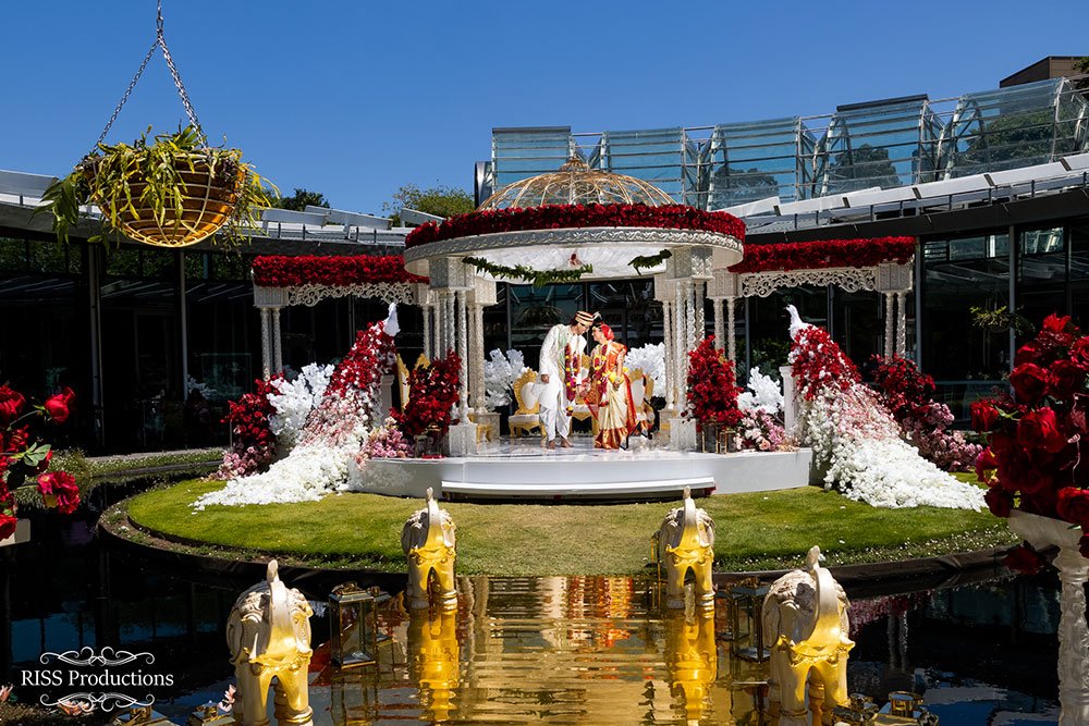 Documentary Wedding Photography vs Traditional Posed Portraits: Which is Right for You?